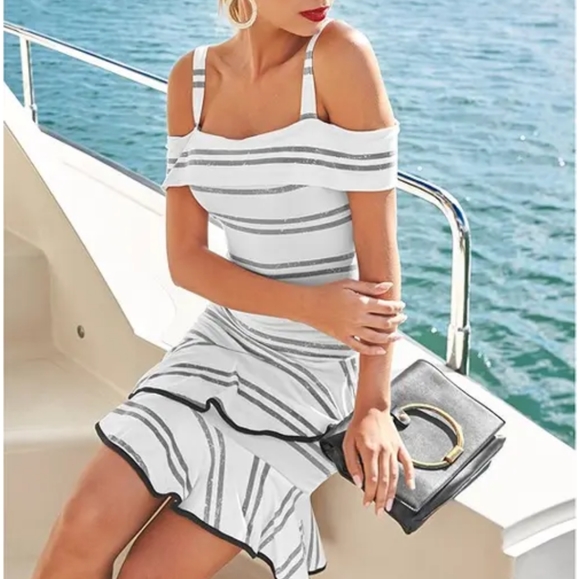 VENUS Dresses & Skirts - Venus striped ruffle dress